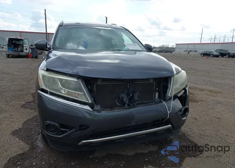 2014 Nissan Pathfinder Sv z USA, uszkodzony, nr VIN 5N1AR2MN1EC686952